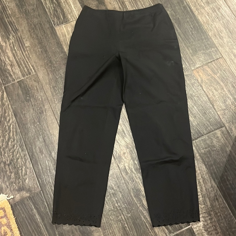 Used Ladies Brooks Brothers (6) Capri Black